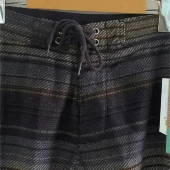 VISSLA | Men's ECO-ZY 18.5" Sofa Surfer Polar Fleece Shorts - Picture 3 of 6